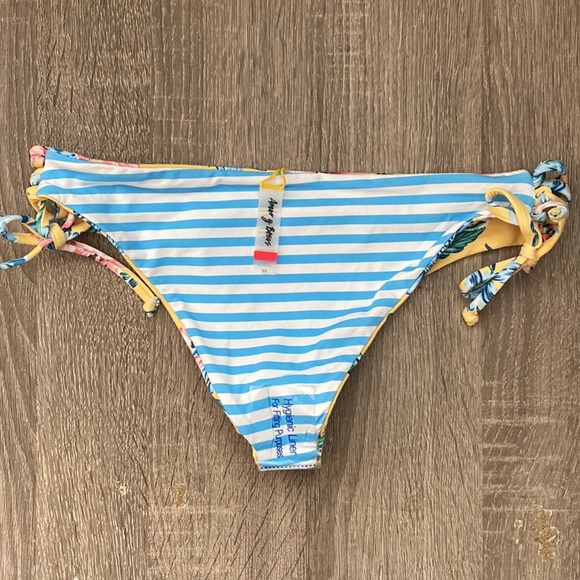 Amor y Besos Reversible Bikini Bottoms NWT - Picture 5 of 7